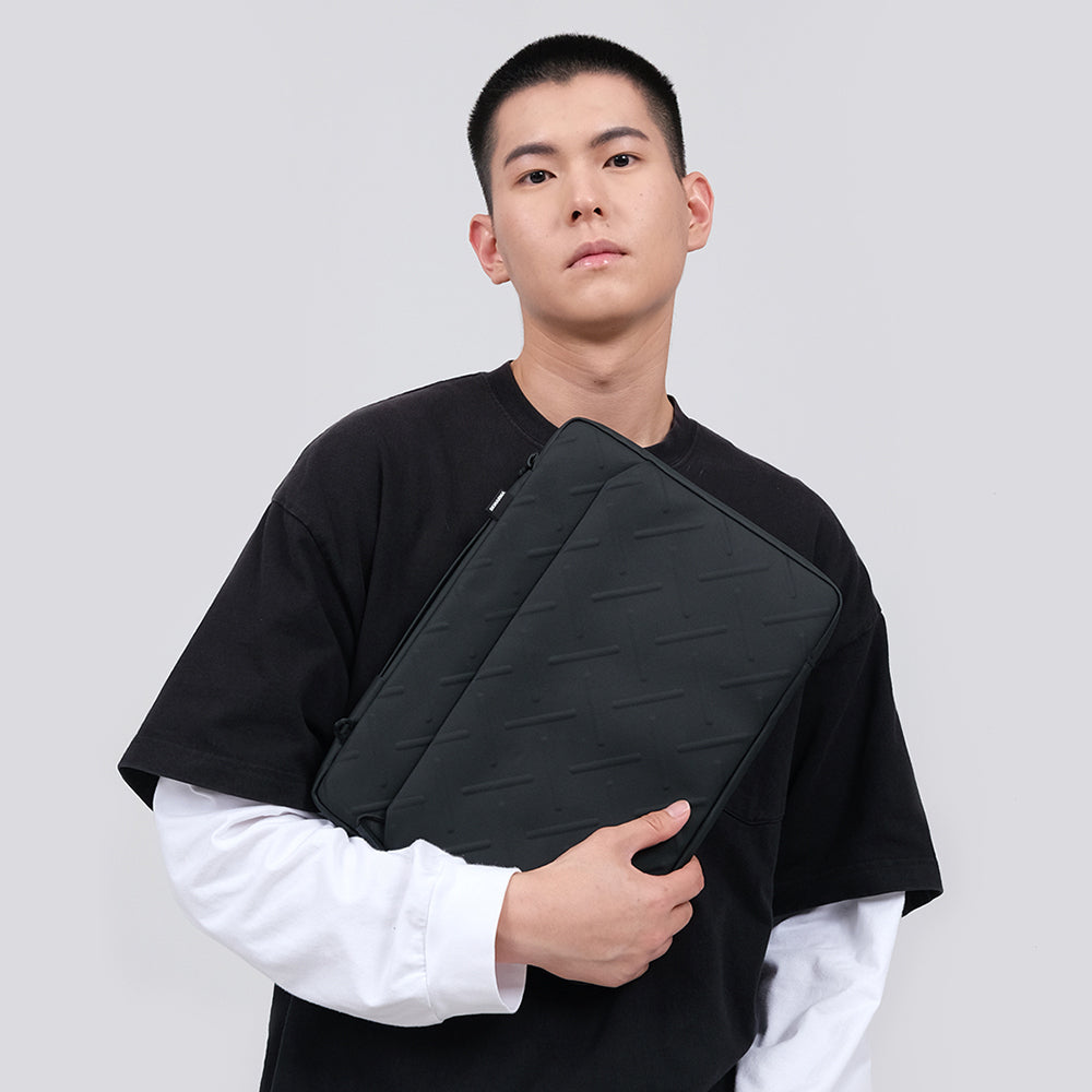 Skinarma Juno 14 inç Uyumlu Cross-Hatch Desenli Naylon Çapraz Vücut Laptop Çantası Skinarma Juno 14 inç Uyumlu Cross-Hatch Desenli Naylon Çapraz Vücut Laptop Çantası
